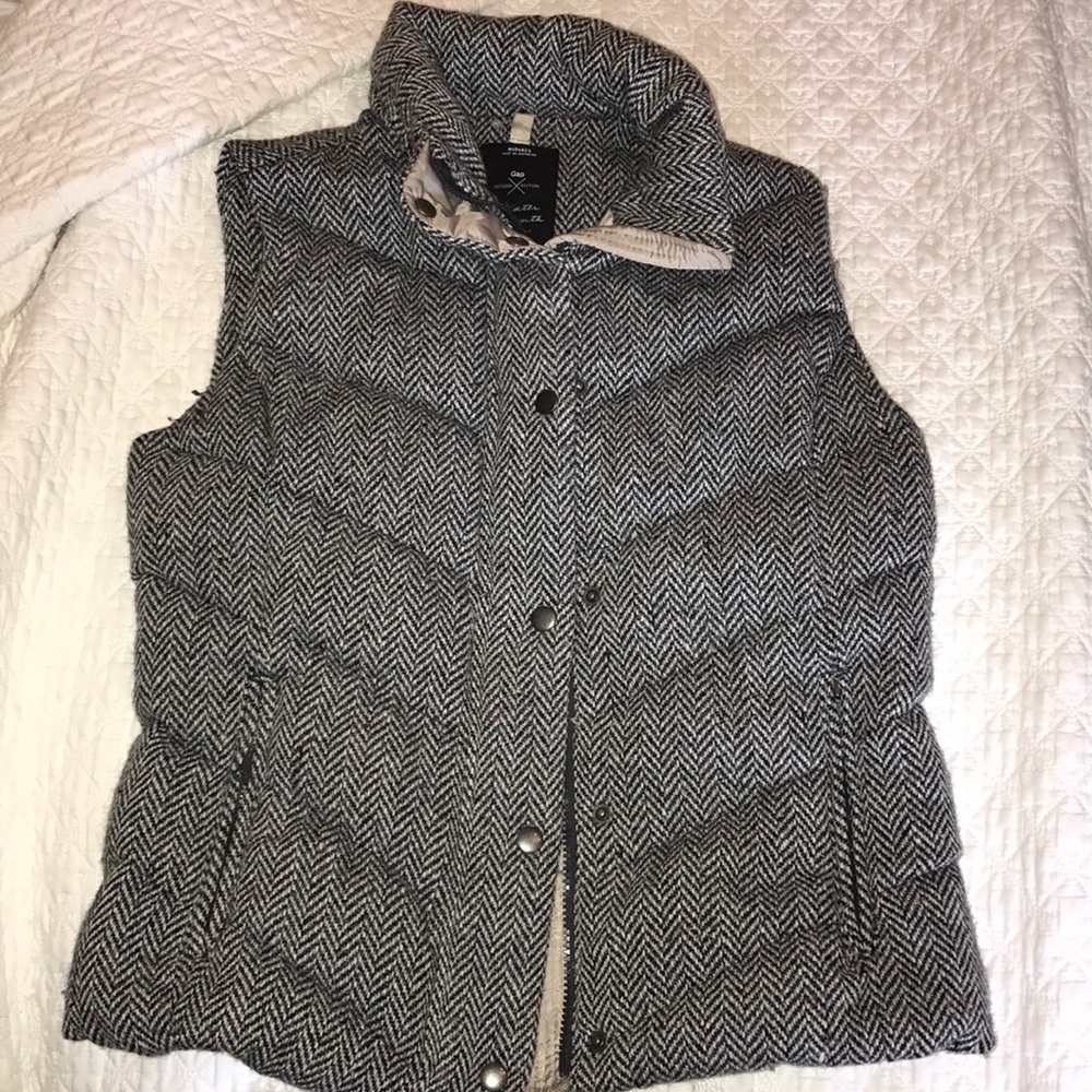 NWOT GRAY GAP VEST